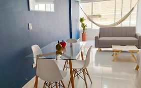 Apartamento Marbella - En Edificio Frente a la Playa cerca al centro Histórico